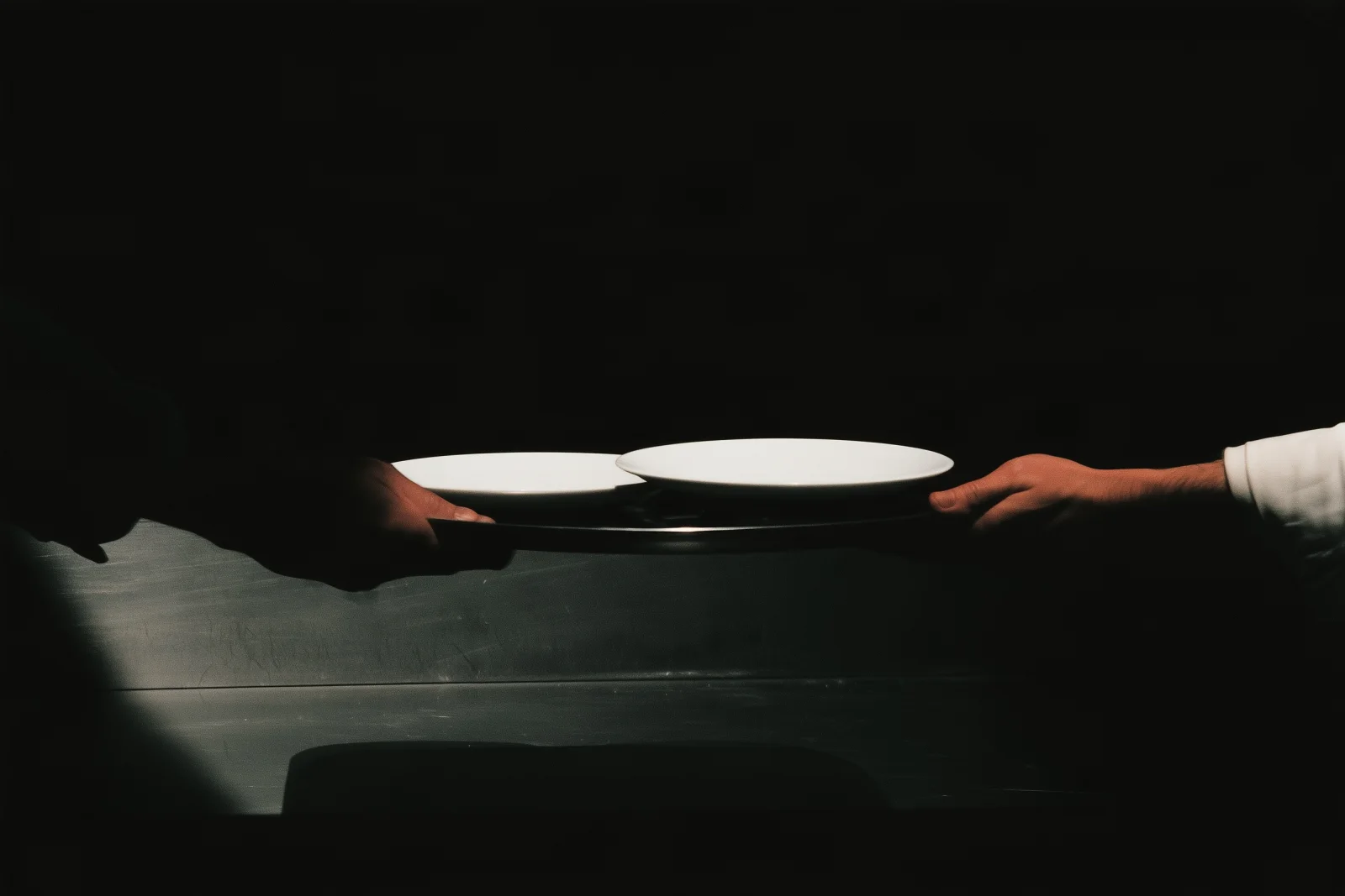 Hands and a tray in a moment of coordination during service.